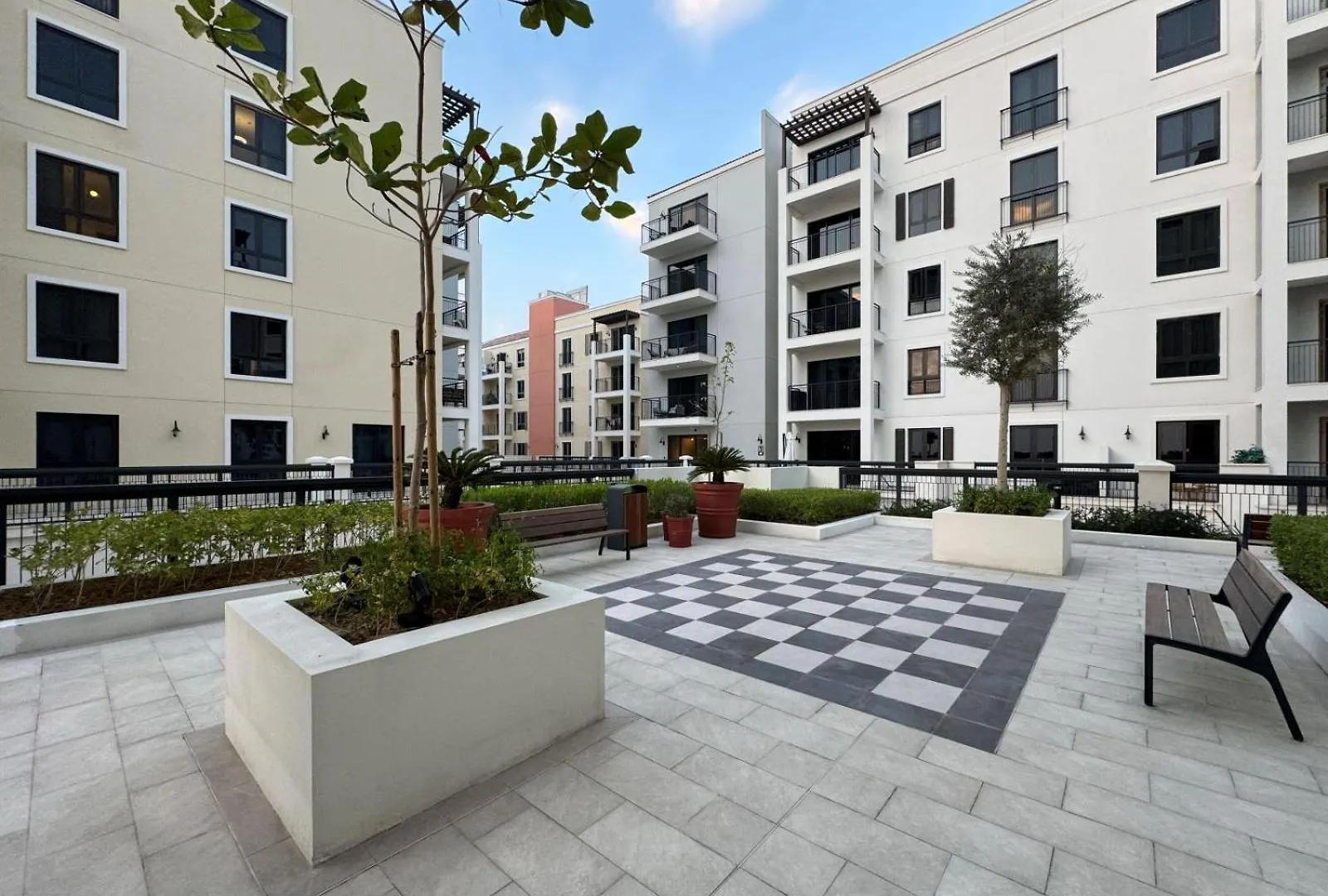 Stunning 2 Beds La Rive B2 Port Dela Mer Dubai United Arab Emirates